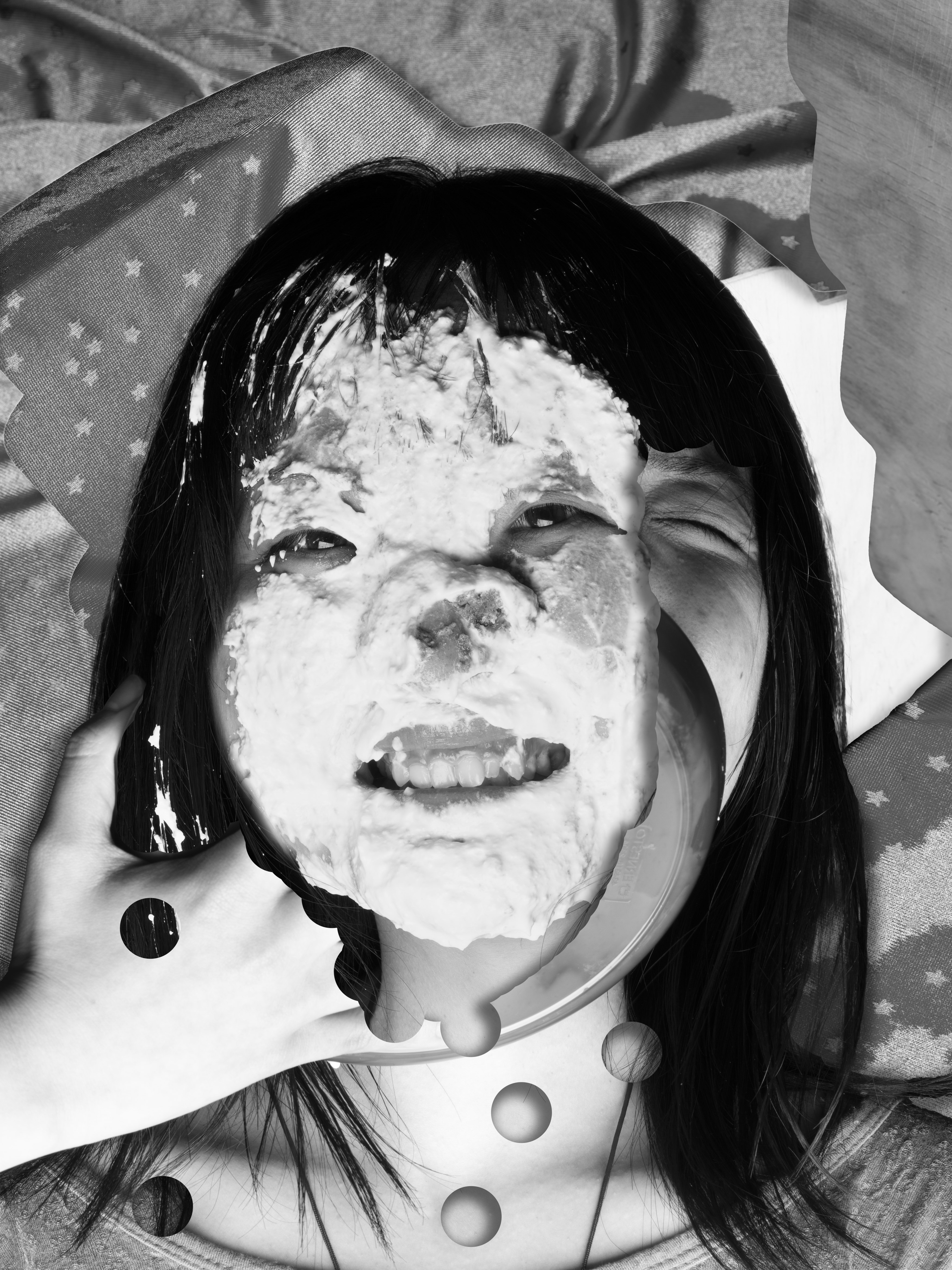 The moment of reaction, the cake was smashed